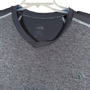The North Face Mens XXL V Neck Short Sleeve Athletic Shirt Gray FlashDry
